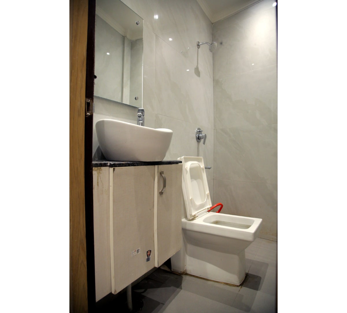 Hotel Ess Kay - Tap to explore photos