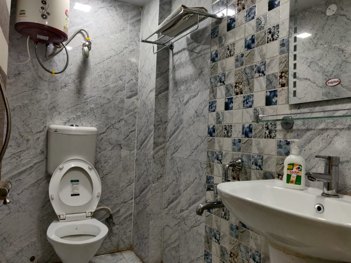 Hotel Millenium - Tap to explore photos