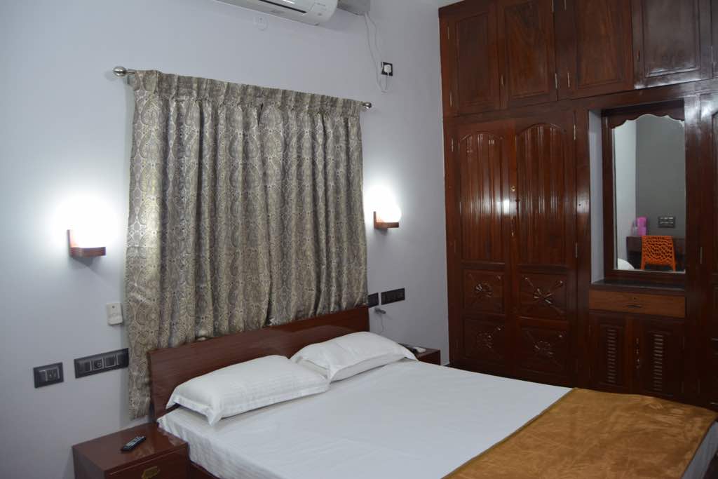 Golden Nest Homestay - Tap to explore photos