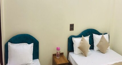 7 Oaks Barkot By StayApart Room Type - Triple Room