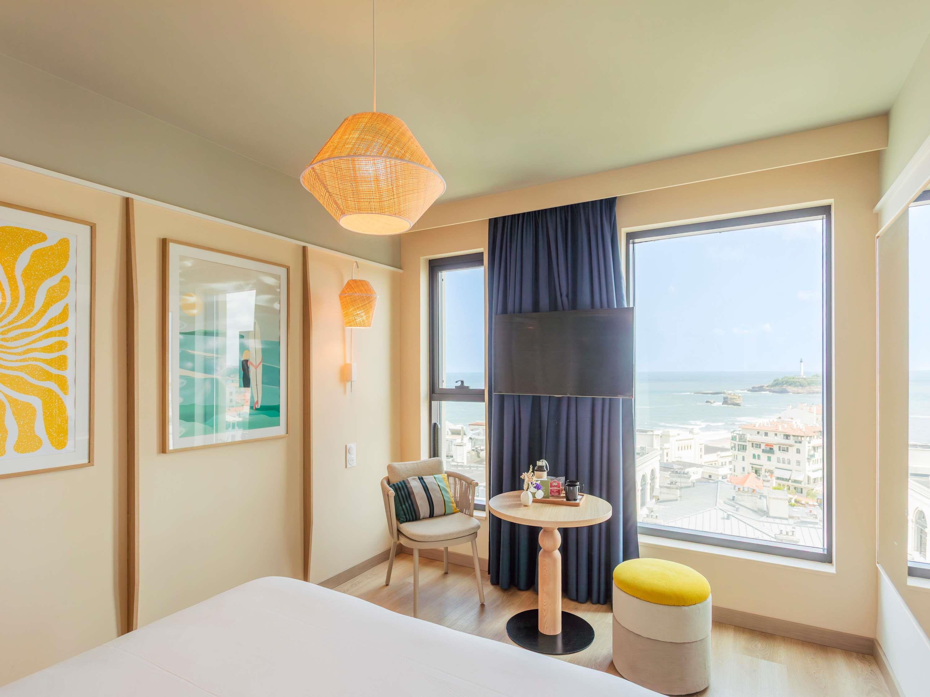 Mercure Pr - Tap to explore photos