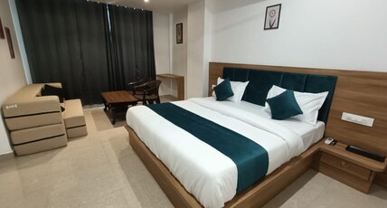 Hotel Raas Inn Room Type - Superior King Room