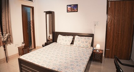 Near Taj Hotel | Self-Cooking Free Breakfast Room Type - Near Taj Hotel | Self-Cooking Free Breakfast