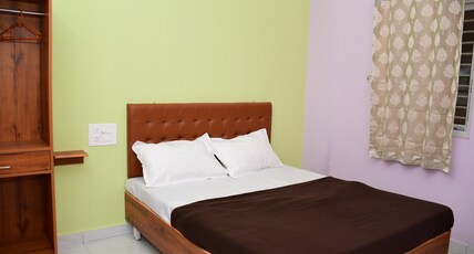 Jayam Lodge. Room Type - Deluxe AC