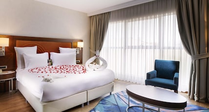 Mercure Istanbul Bakirkoy Room Type - Family Suite Room 1 Double Bed and Twin Beds
