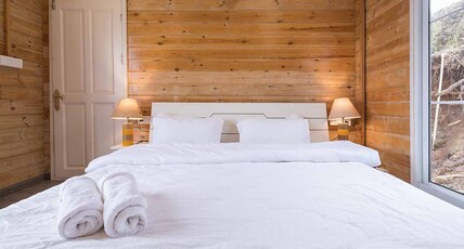 StayVista at Sara's Chalet Room Type - Two Bedroom and Private Lawn in Sara Chalet