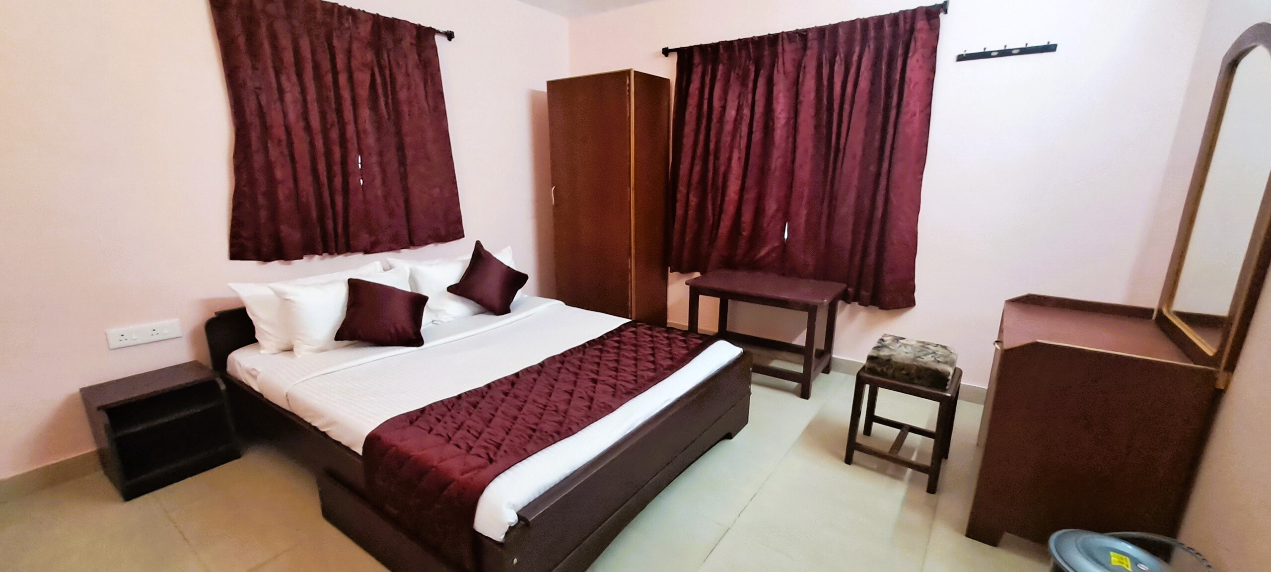 iSTAYS Kodai Villa - Tap to explore photos