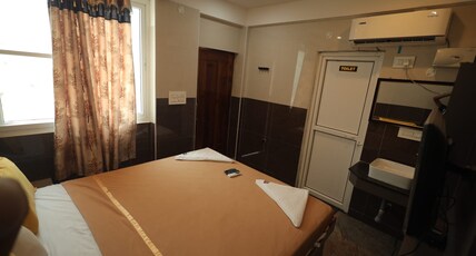 RENGA INN Room Type - AC Double Bed