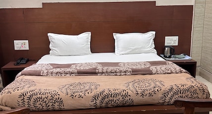 Om Hotels and Restaurant Room Type - Standard Room with Balcony and City View