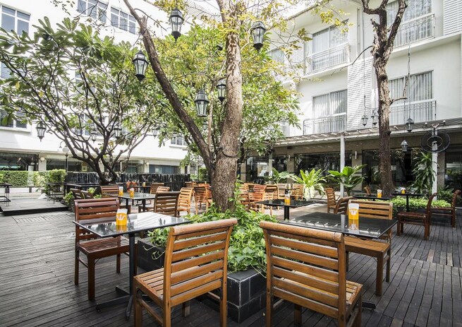 Trang Hotel Bangkok - Tap to explore photos