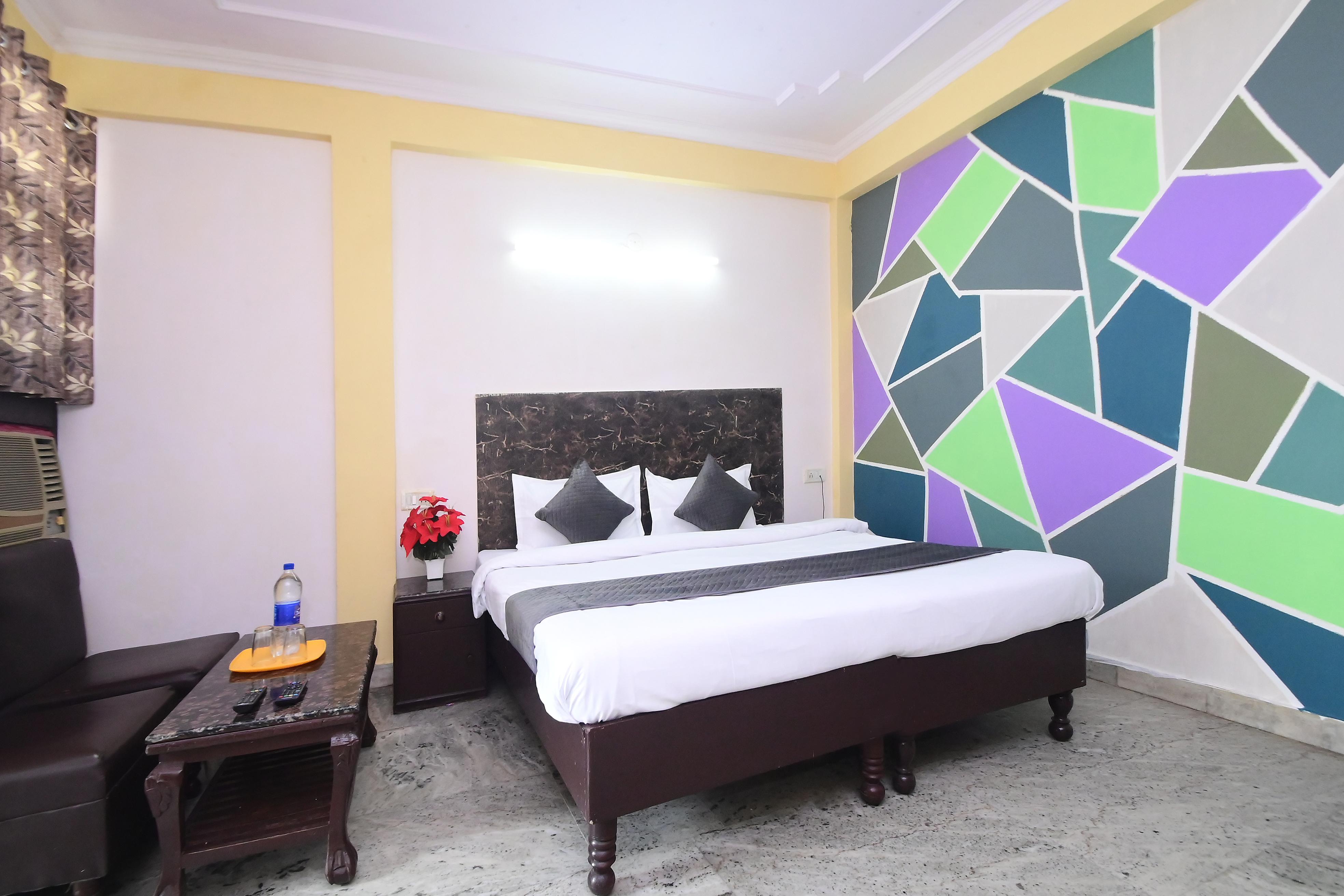 Hotel New Vijeet Palace - Tap to explore photos