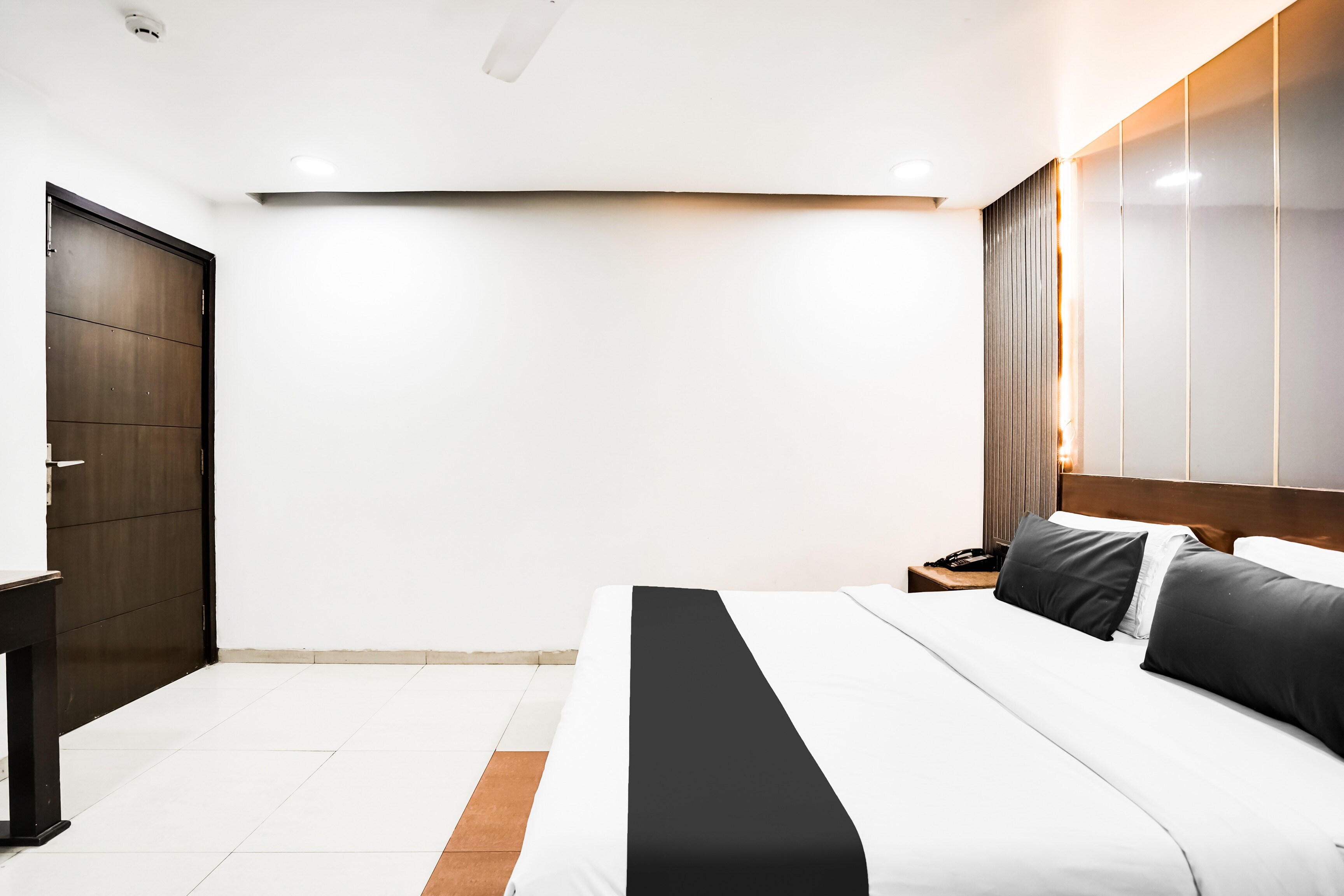 Hotel O Grand Peepal - Tap to explore photos