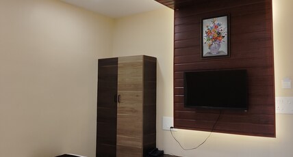 Maran Residency Room Type - Deluxe King Bed Room
