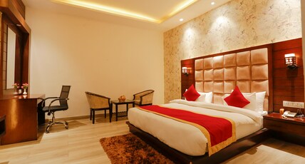 Hotel Aakriti Clarks Inn Express Bareilly Room Type - Deluxe Room