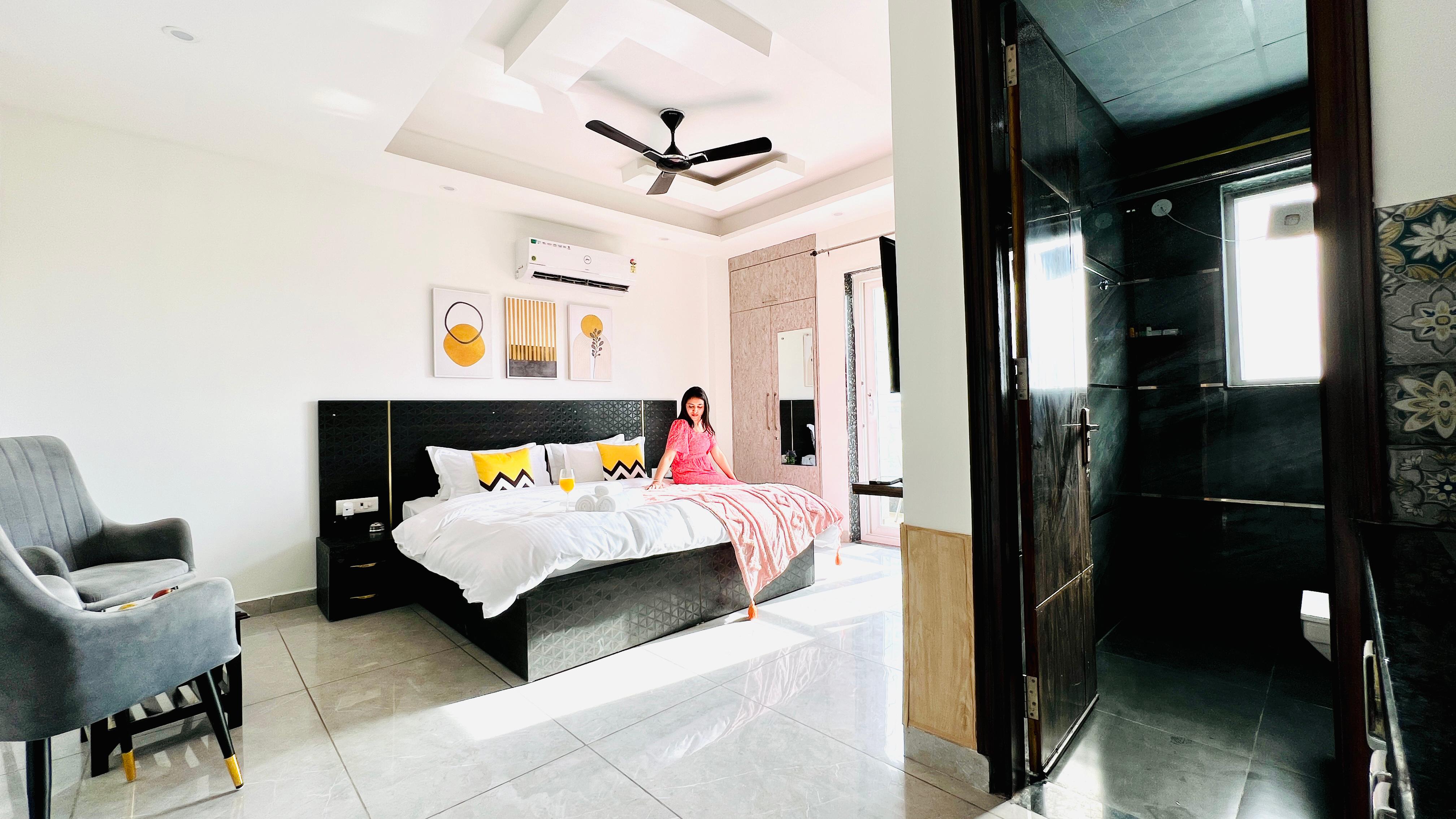 BluO Studios - Golf Course Road - Tap to explore photos