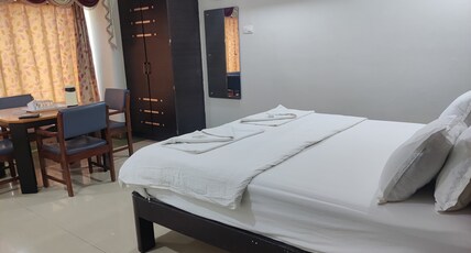 Hotel Pearl Room Type - Suite Room AC with Bathtub.