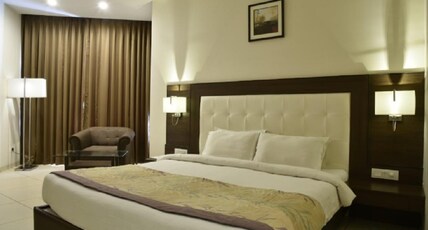 Hotel Lake View Room Type - Deluxe Room