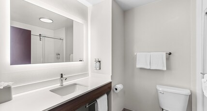Holiday Inn Express Hotel & Suites Austin - Sunset Valley Room Type - STANDARD ROOM