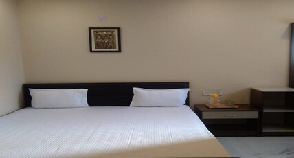 HMS Palace Room Type - Deluxe Room