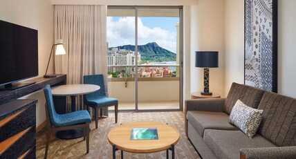 Embassy Suites by Hilton Waikiki Beach Walk Room Type - 2 QUEENS OCEANVIEW SUITE