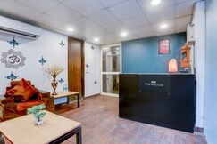 Super Townhouse Super Anmol Residency Near Saket Metro Delhi