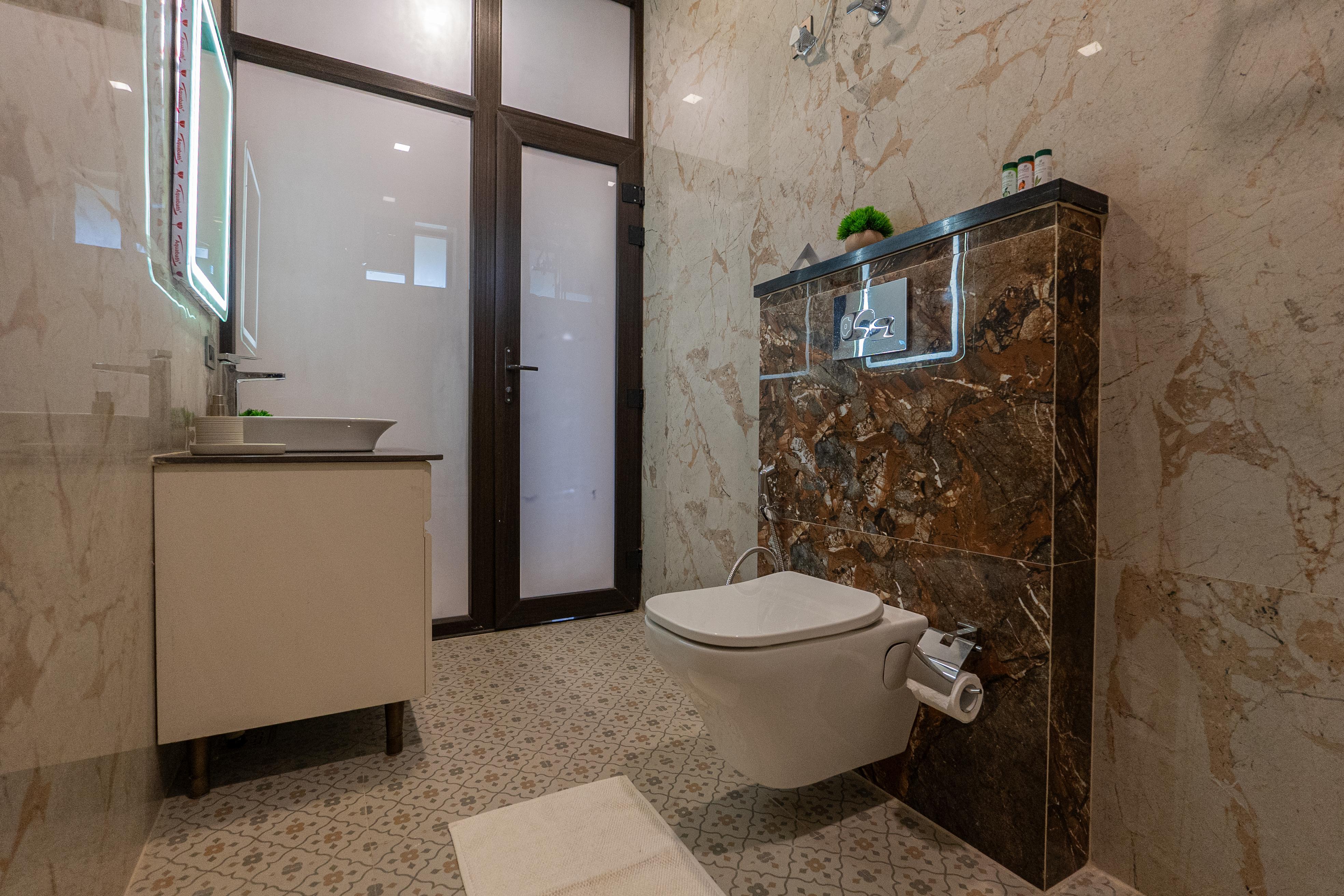 SaffronStays Tikrola Retreat, 4BR Wing - Tap to explore photos