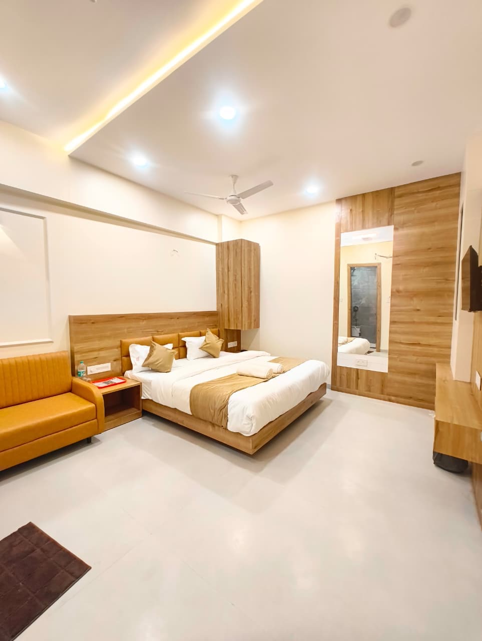 Hotel Vistara - Tap to explore photos