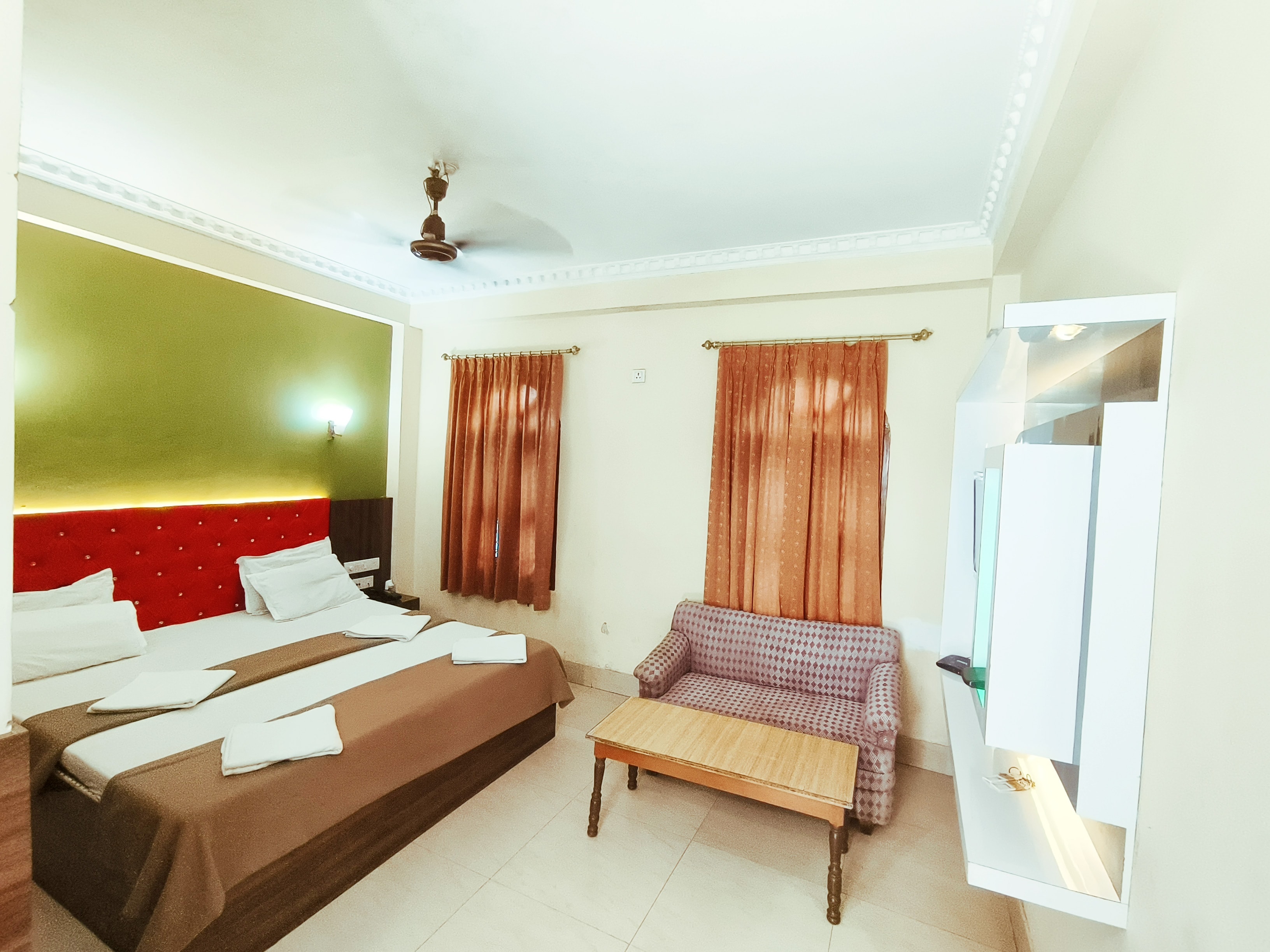 Hotel Santana (2 minute walk from beach) - Tap to explore photos