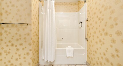 Holiday Inn LETHBRIDGE Room Type - STANDARD Holiday Inn LETHBRIDGE Room Type - STANDARD