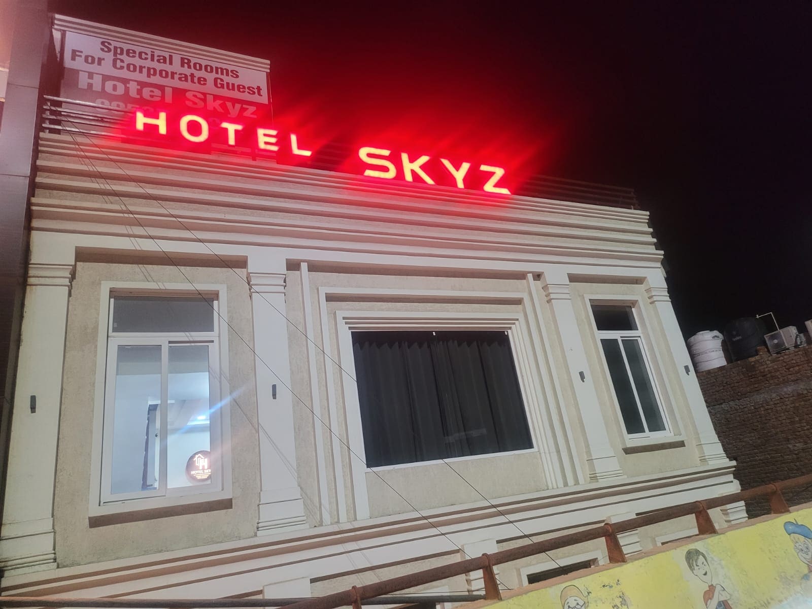 HOTEL SKYZ SIRSA - Tap to explore photos