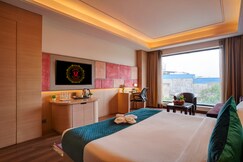 Sandoz Pribson  1 km from Golden Temple | Free Drop Available