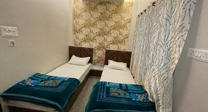 ARYA GUEST HOUSE Room Type - TWIN-BED ROOM