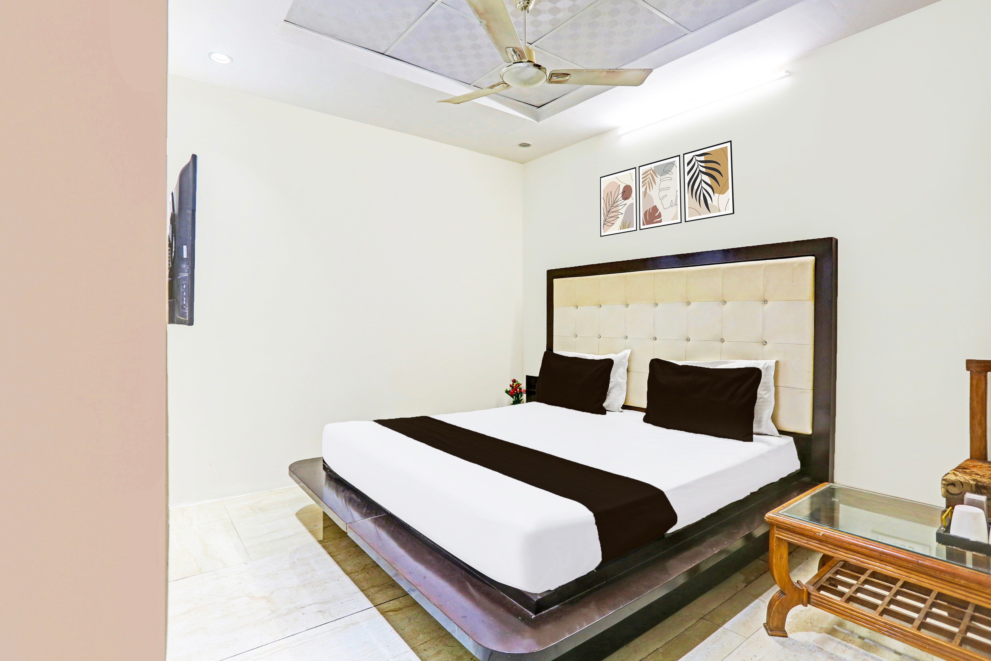 Hotel O Raju Arya - Tap to explore photos