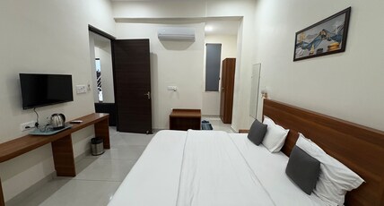 Executive House Room Type - Deluxe 102