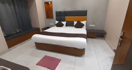 HOTEL PURUSHOTTAM Room Type - Deluxe Room