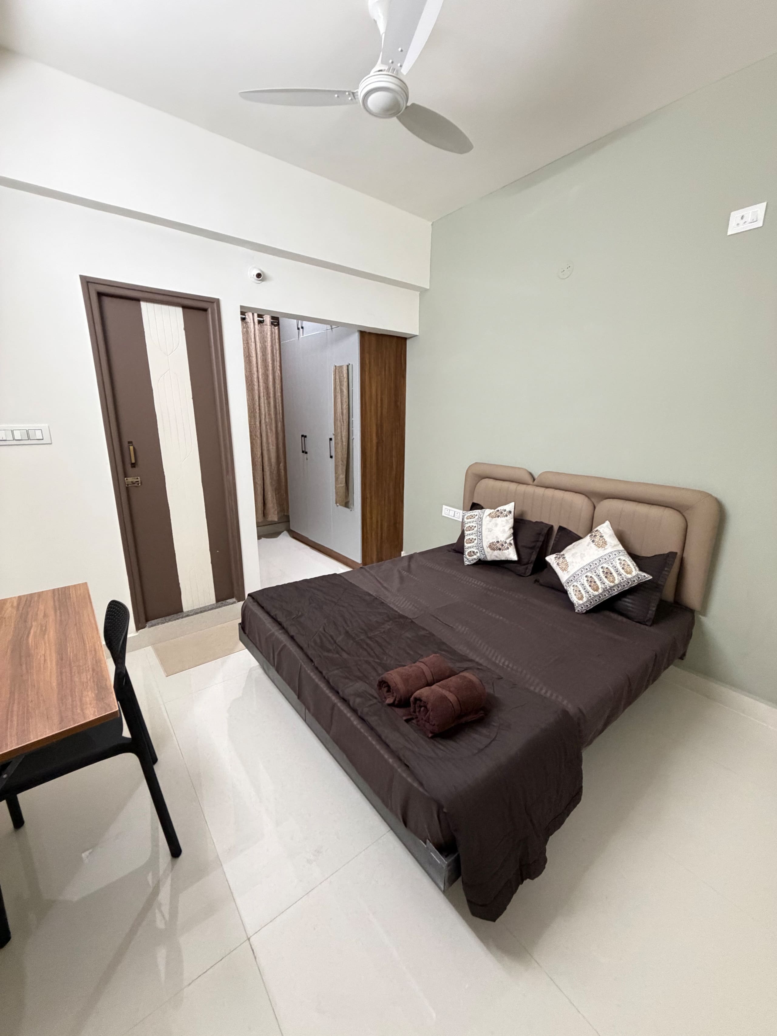 Scuzi stays 1BHK Near Embassy Tech Village - Tap to explore photos
