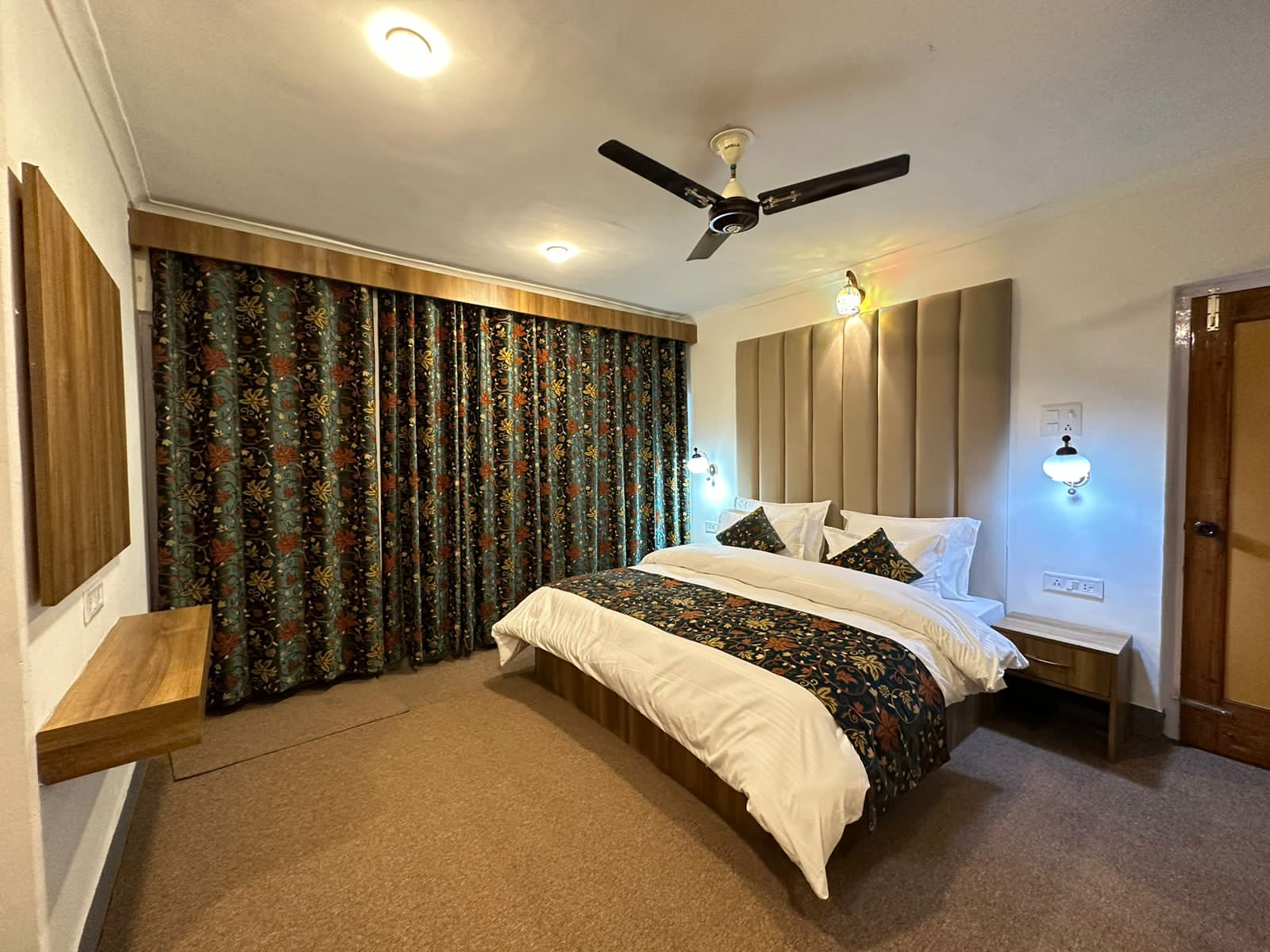Fairlawns Boutique Home Stay - Tap to explore photos