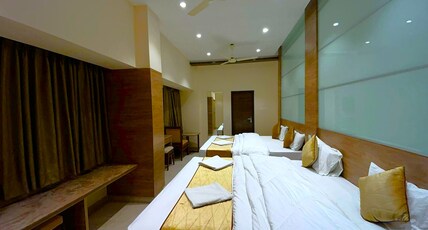THE PARADISE HOTEL Room Type - PREMIUM FOUR BED AC