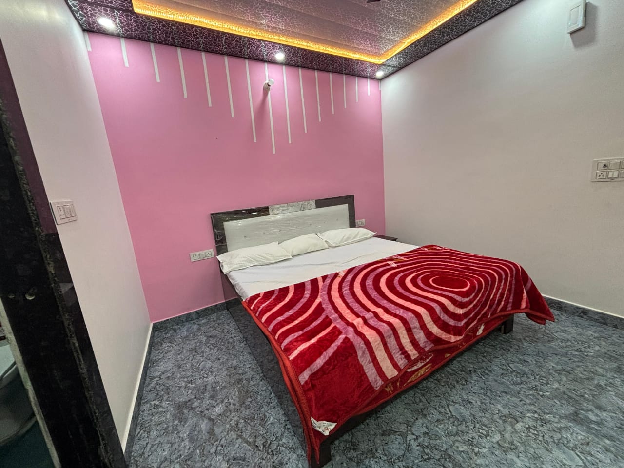 Shree Raghavkunj Paying Guest House, - Tap to explore photos