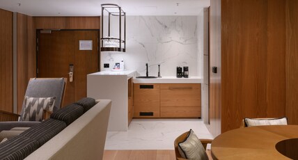 Crowne Plaza HOBART Room Type - Derwent Suite Lounge Access Harbour View