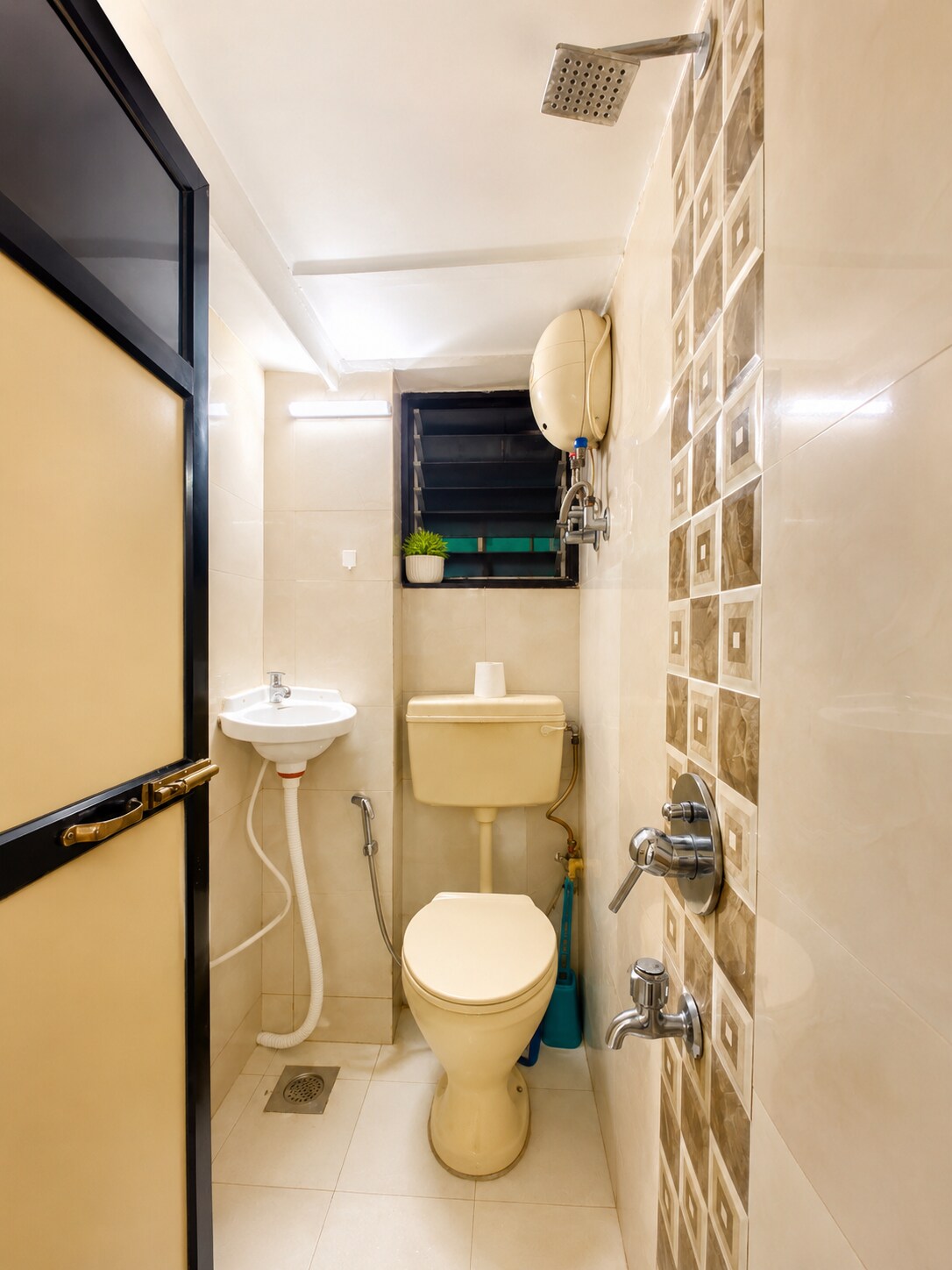 Modern Studio Retreat Carter Road Bandra West - Tap to explore photos