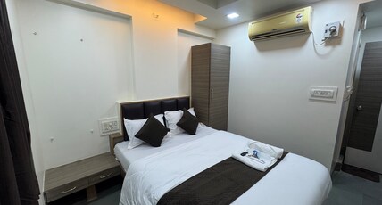 Hotel paras and lodge Room Type - Double AC Room