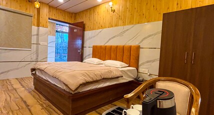 Hotel Devender 2 min walk from Ghaziabad Railway Station Room Type - Super Deluxe Room