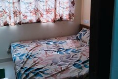 Cozy 2-Room Suite ( Salona guest house Charkop)