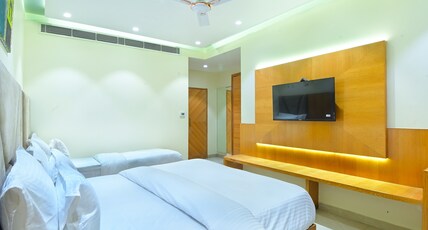 Hotel Shandon @ Connaught Place Room Type - Luxury Triple Room