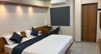 Hotel Shree Gurukrupa Room Type - Deluxe Double Bed AC Room