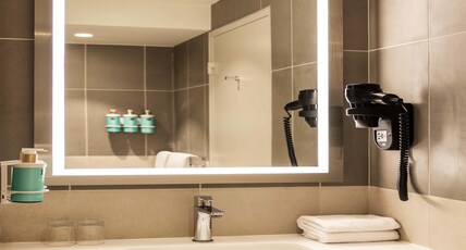 Novotel Paris Orly Rungis Room Type - Superior Family Room-1 double bed and 1 sofa bed for 2 people
