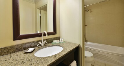 Prestige Beach House, BW Premier Collection Room Type - 1 Queen Bed, Non-Smoking, Balcony, Mini Fridge, Wi-Fi, Upgraded Linen