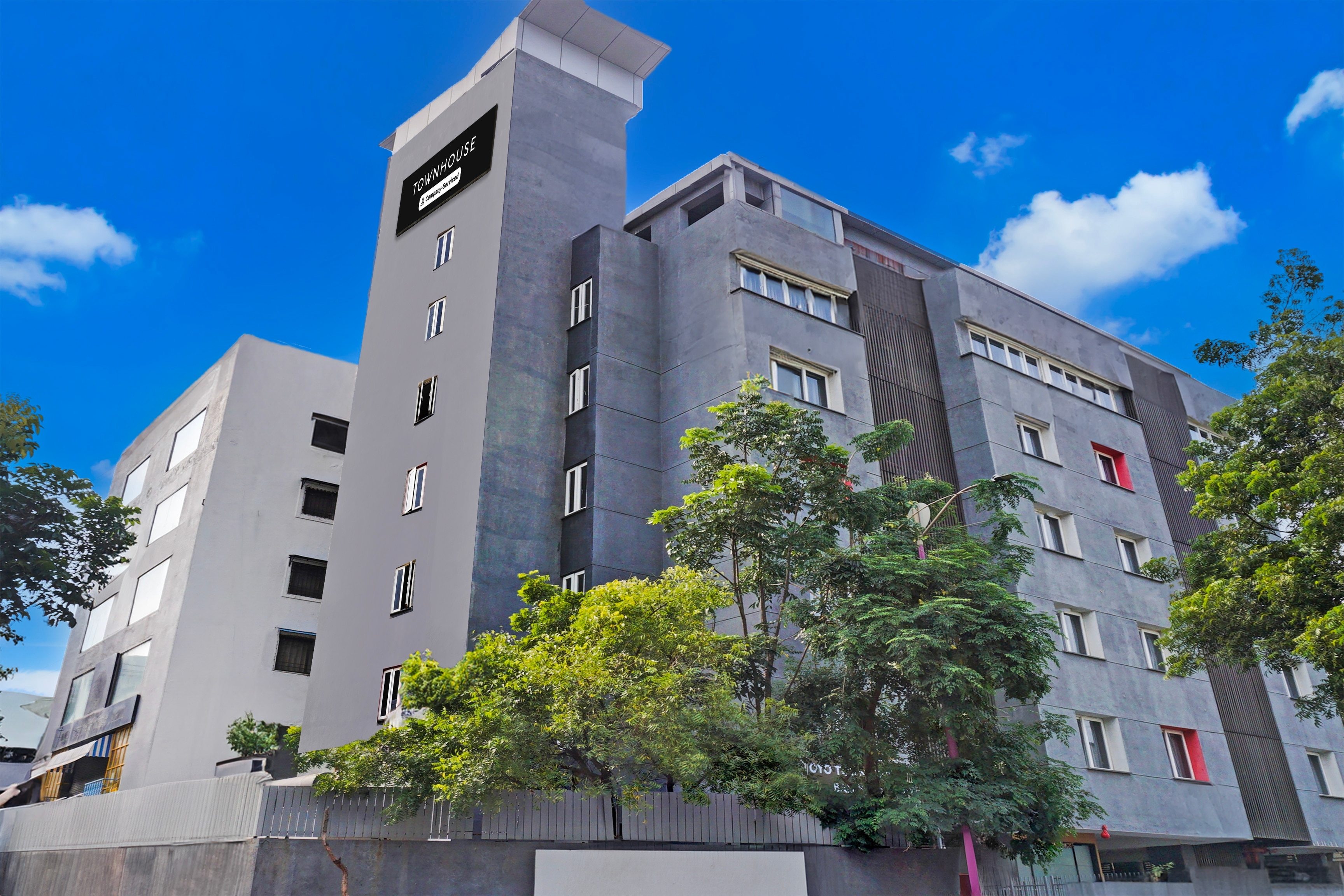 Super Townhouse Balewadi High Street - Tap to explore photos