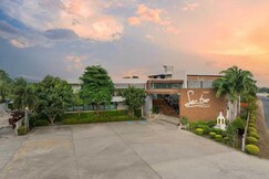 Sunday Sea Two Pool Villa Pattaya